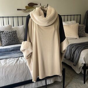 Joseph Ribkoff Elegant Cream and Black Women's Poncho